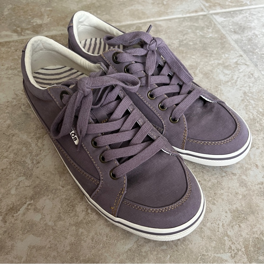 Taos Moc Star size 8.5